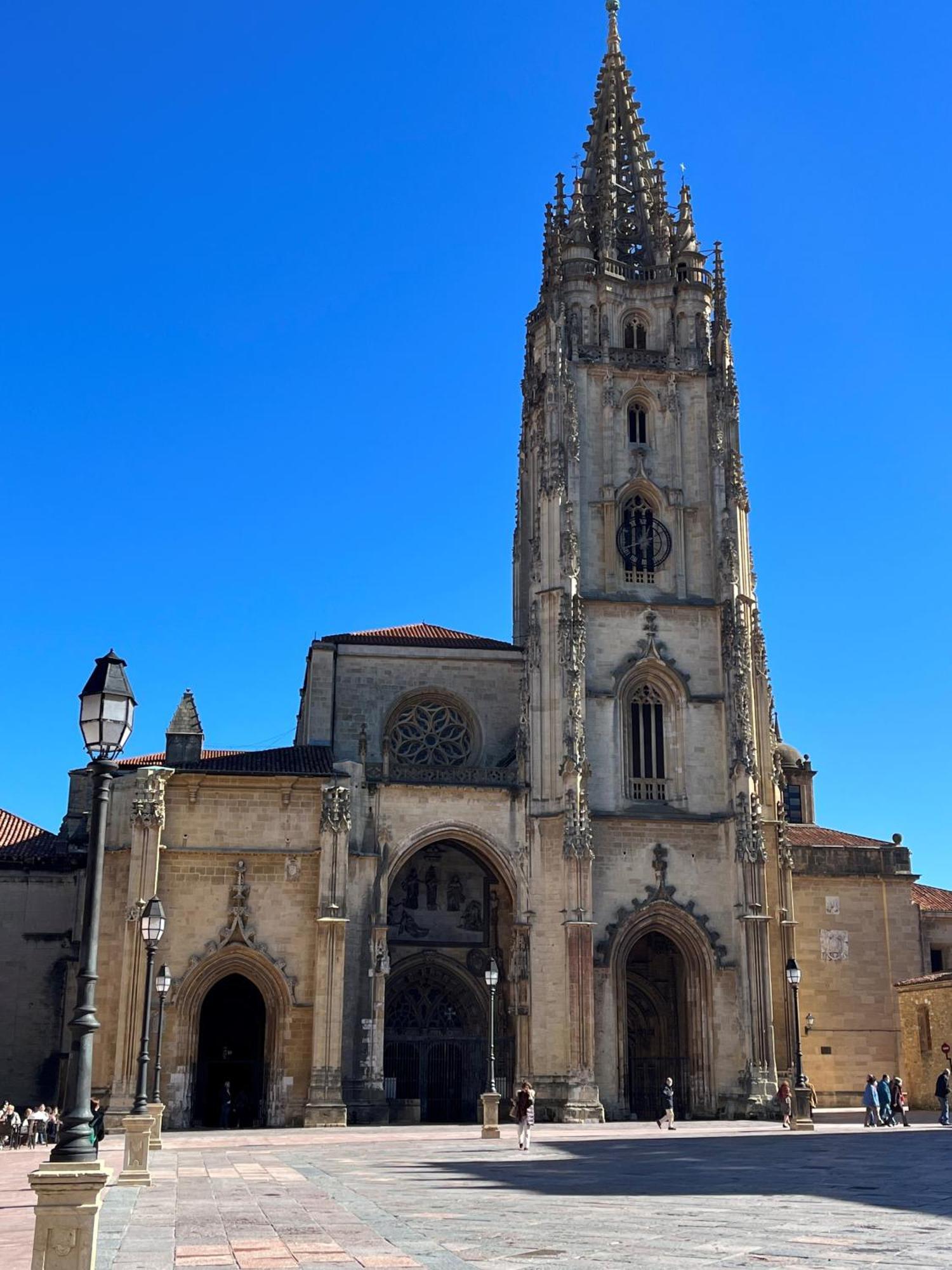 Apartamento Salsipuedes-La Catedral Oviedo Luaran gambar