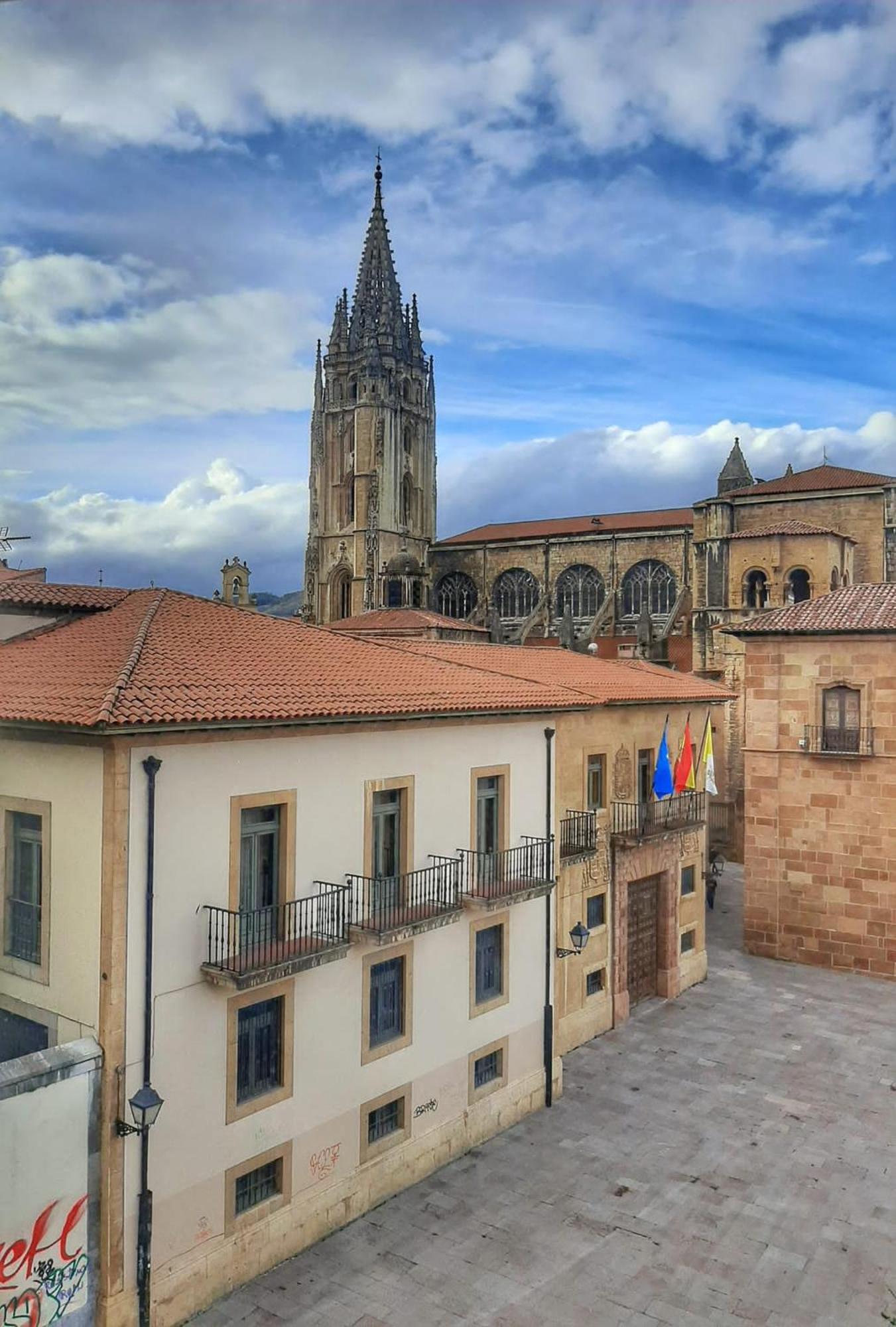 Apartamento Salsipuedes-La Catedral Oviedo Luaran gambar