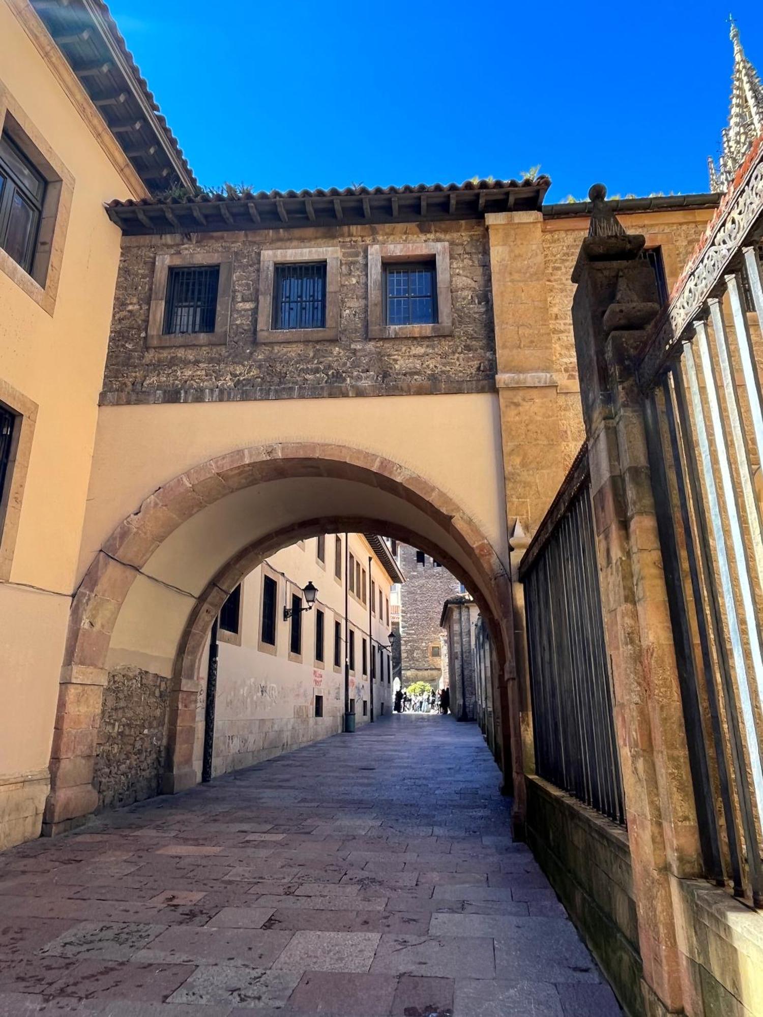 Apartamento Salsipuedes-La Catedral Oviedo Luaran gambar